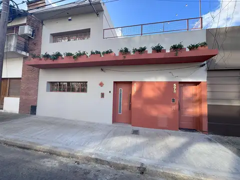 Venta - Exclusiva casa reciclada de 2 dormitorios en Puerto Norte - Diseño , estilo y calidad