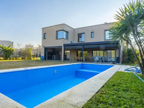 Casa en Venta, 5 Ambientes, en Barrio Haras de Santa Maria, Loma Verde, Escobar, GBA Norte