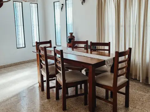 Casa 5 ambientes con 1 baño