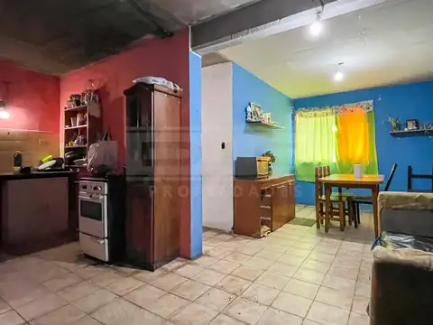 Figueroa alcorta  al 2000, entre Camino Real Morón y maria de Cazón.