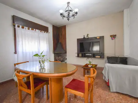 Venta Casa 3 Ambientes con Cochera y Terraza en Banfield