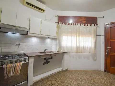 Venta Casa 3 Ambientes con Cochera y Terraza en Banfield
