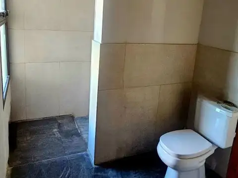 Casa en Alquiler con 2 cocheras