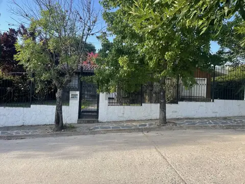 OPORTUNIDAD EN LA FALDA Chalet de 3 Dorm B° Villa Edén – Ubicación Inmejorable - Escritura - posesió