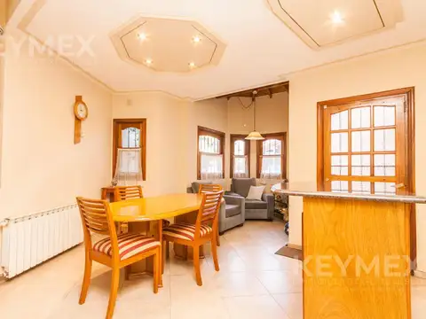 Casa en Venta con 3 cocheras