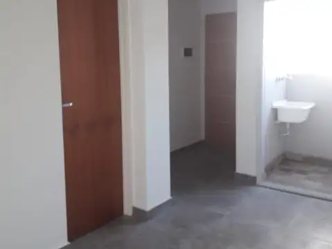 Depto Tipo Casa en Alquiler en Santos Lugares, $ 450.000