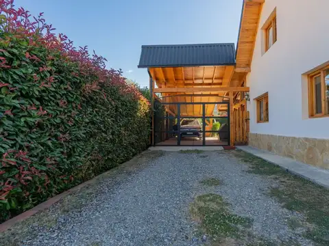 Casa en Venta con 2 cocheras