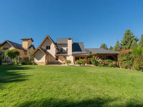 Casa 7 ambientes con 2 baños