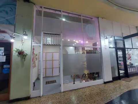 LOCAL COMERCIAL 15.08 M2 -  CON ENTREPISO -  GALERIA PLAZA -