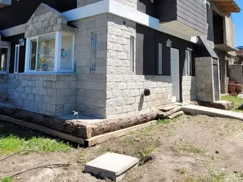 Casa duplex en venta - 2 dormitorios 1 baño - en construcción - 55mts2 - Junin De Los Andes