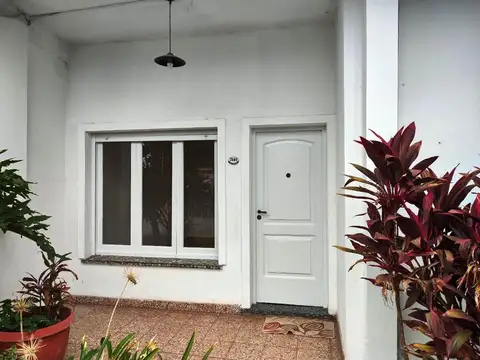 Casa 6 ambientes con 2 baños