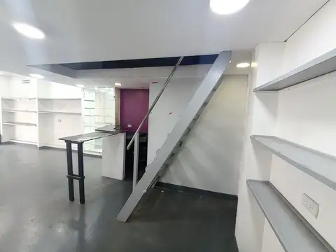 Local en Venta Via Púb.