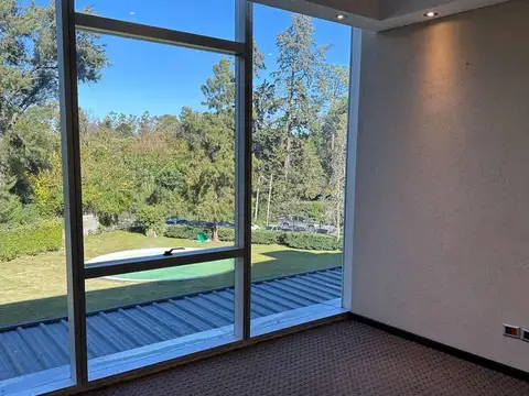 Oficina en Venta con 2 cocheras