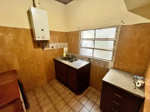 Casa 8 ambientes con 3 baños