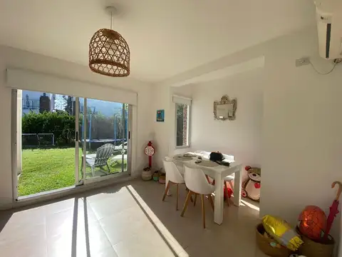 Casa en Alquiler con 2 cocheras