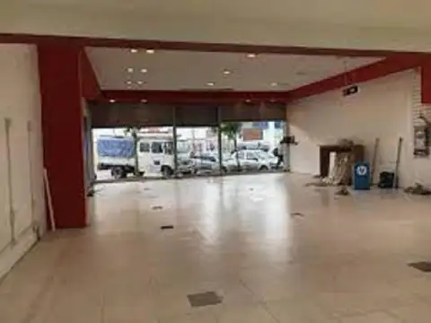 ALQUILER - LOCAL COMERCIAL - EXCELENTE UBICACION - 4 mts. Fte. x 40 Fdo.