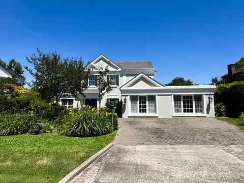 Casa 7 ambientes con 3 baños