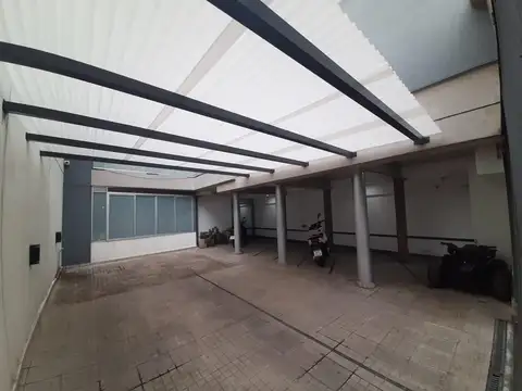 VENTA DE COCHERA EN CRESPO AL 1200