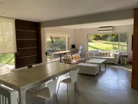 Casa en venta - 3 Dormitorios 2 Baños - 1000Mts2 - Costa Esmeralda