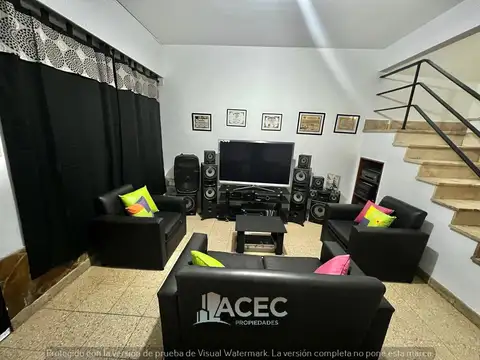 Casa 4 ambientes con 2 baños