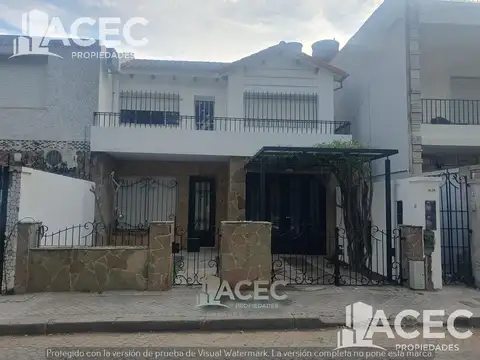 Venta - Casa - Cochera - barrio Martin