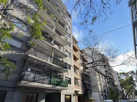   RESERVADO       2 AMB AL FRENTE CON PATIO PB  APTO PROFESIONAL  u$s 83.000. 