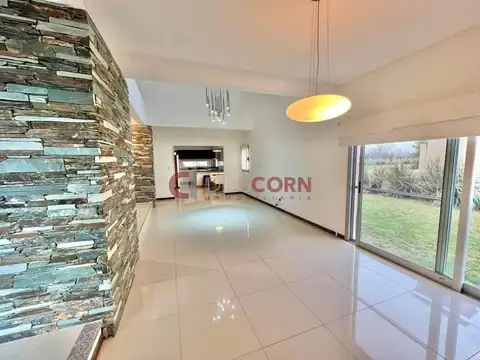 Casa en Venta con 6 cocheras