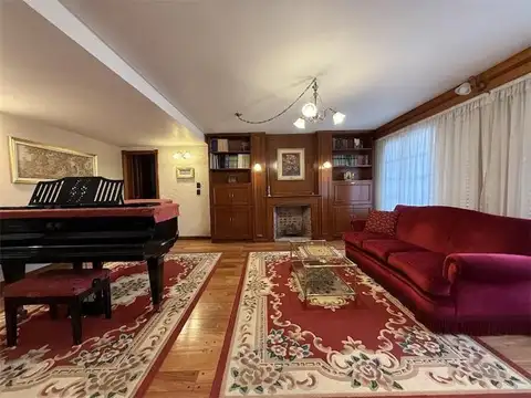 Casa en Venta con 4 cocheras