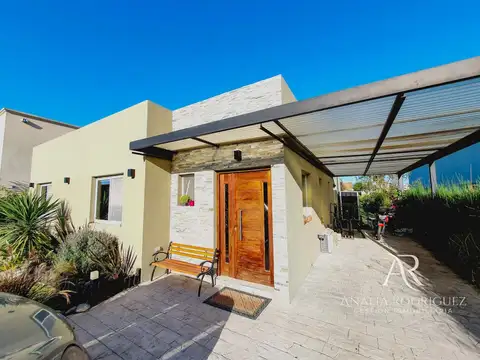 Casa 4 ambientes con 2 baños