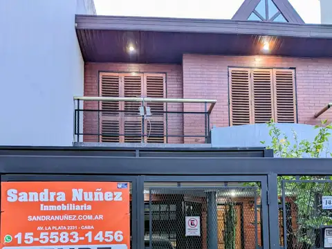 DUPLEX 4 AMBIENTES CON COCHERA  Y PATIO CON PARRILLA