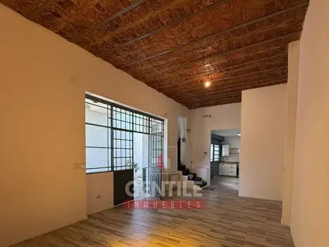 Casa 4 ambientes en Venta totalmente Reciblada - Villa Luro