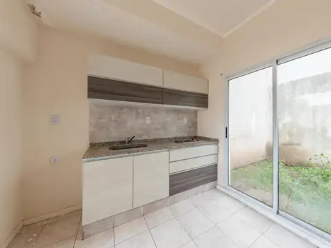 Casa 4 ambientes con 1 baño