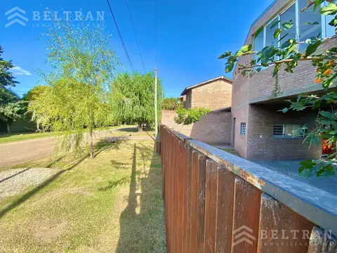 Aconquija 96. Cotos de la Alameda. Roldán. Hermosa casa.