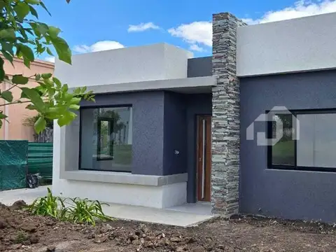 Casa  en Venta en Santa Lucia, Pilar del Este, Pilar
