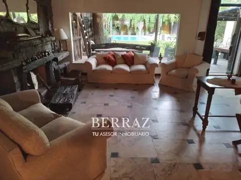 Casa en Alquiler con 3 cocheras