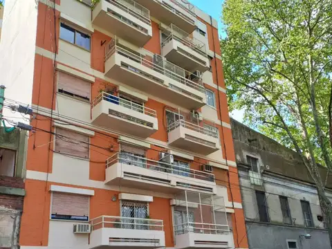 Cochera en Planta Baja Amplia y Segura en Parque Patricios