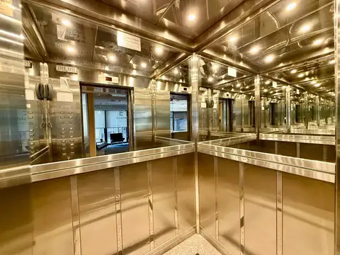 Oficina en Alquiler con 2 cocheras