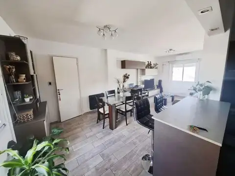 Lavarden 100, Piso 4