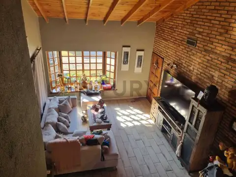 Casa en Venta con 2 cocheras