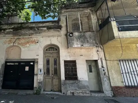 Ideal desarrollo en Barrio Luis Agote: 182 m² para construir o reformar en Constitución y San L...