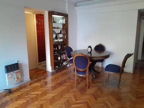 Venta de Departamento de 4 amb c/ dep. y balcón. Caballito