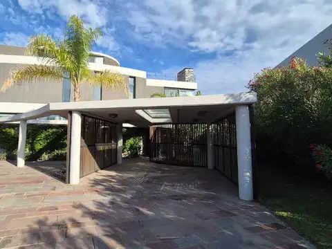 Casa en Alquiler Temporal con 6 cocheras