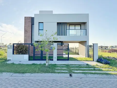 Venta de Casa en EcoTierra Pueblo esther entrega inmediata a estrenar