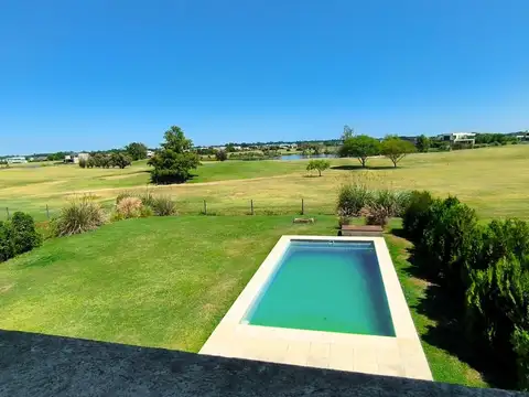 Casa en Alquiler en El Cantón - Barrio Golf, USD 1.800