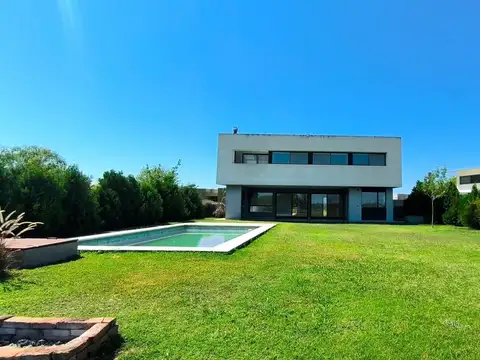 Casa en Alquiler de 3 dormitorios