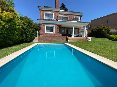 Av. de los Lagos  al 4300