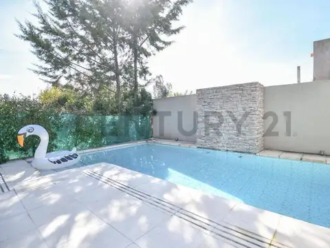 21 entre 656 y 657 100, Piso 0