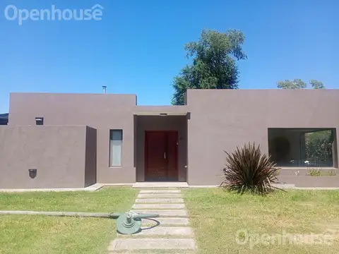 Venta Moderna y luminosa casa en BARRIO LA CUESTA - APTO CRÉDITO -