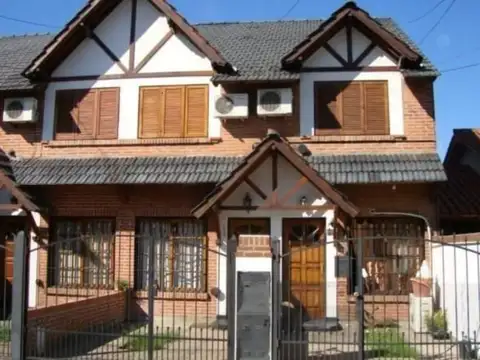 Venta - Hermoso dúplex de 4 ambientes con cochera en Remo Mejías