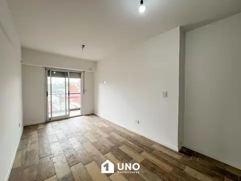 Cerrito y 1º de Mayo - Dpto de 1 Dormitorio Externo. Posibilidad cochera.